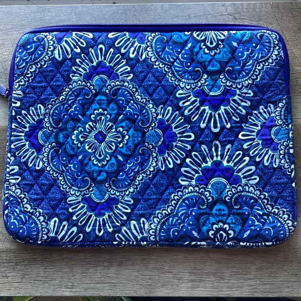 Vera Bradley laptop sleeve blue tapestry Quilted 14” X 11” Zipper Padded